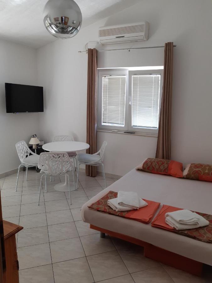 Apartments With A Parking Space Sumpetar, Omis - 11798 Jesenice  Εξωτερικό φωτογραφία